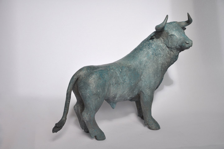 Chloe desrousseaux, Taureau, Sculpture Bronze, masculin femme, animus femme, taureau sourire, force femme, taureau sauvage, taureau force