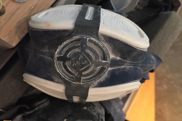 Chloe Desrousseaux, Atelier matiere, Entendre MATIERE parler, transparence albatre, cire rouge, ecorce bouleau, sculpture ecorce, sculpture