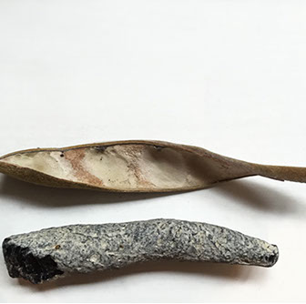 Chloe Desrousseaux, Atelier, matiere, Entendre MATIERE parler, transparence albatre, cire rouge, ecorce bouleau, sculpture, pierre, bronze