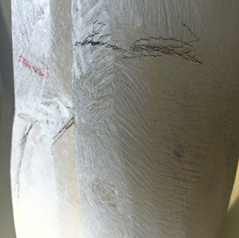 Chloe Desrousseaux, Atelier, matiere, Entendre MATIERE parler, transparence albatre, cire rouge, ecorce bouleau, sculpture, pierre, bronze