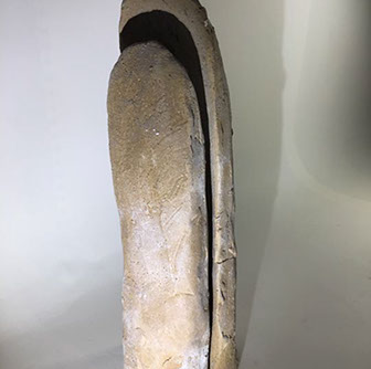 Chloe Desrousseaux, Atelier, matiere, Entendre MATIERE parler, transparence albatre, cire rouge, ecorce bouleau, sculpture, pierre, bronze