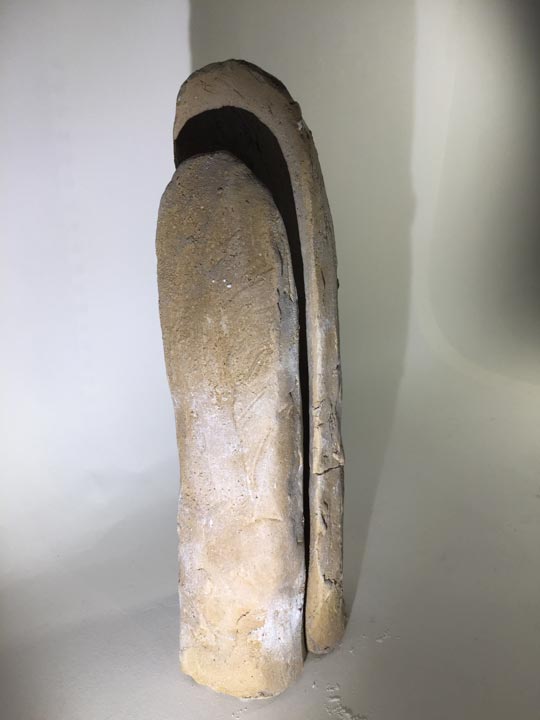 Chloe Desrousseaux, Atelier, matiere, Entendre MATIERE parler, transparence albatre, cire rouge, ecorce bouleau, sculpture, pierre, bronze