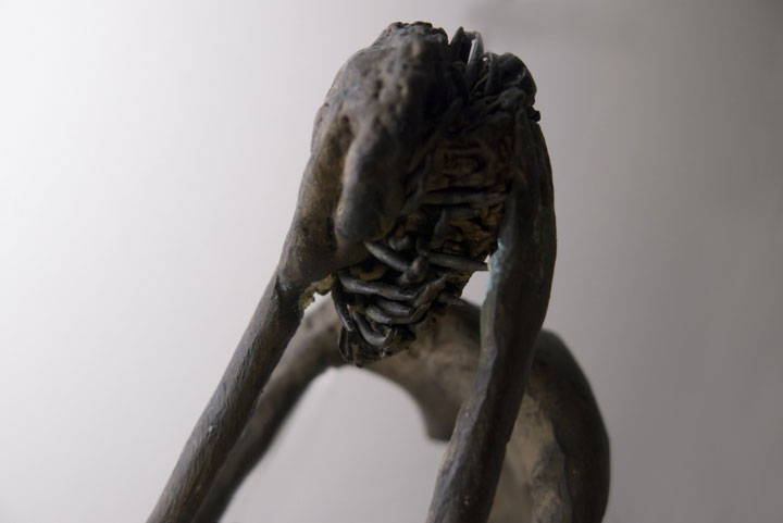 Chloe desrousseaux, Stabat Mater, Sculpture Bronze, Douleur de femme, douleur de mere, sculpture douleur, sculpture femme, sculpture mere enfant