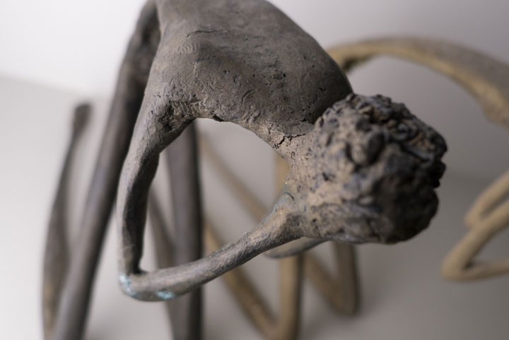 Chloe desrousseaux, Stabat Mater, Sculpture Bronze, Douleur de femme, douleur de mere, sculpture douleur, sculpture femme, sculpture mere enfant