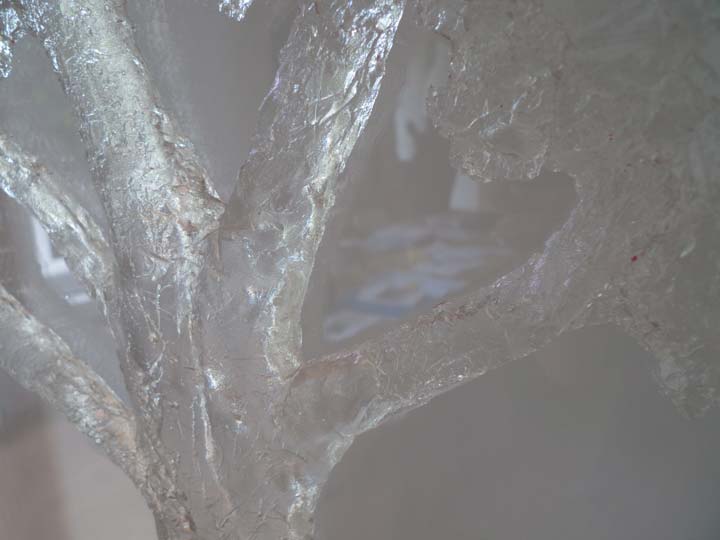 Chloe Desrousseaux, Atelier, matiere, Entendre MATIERE parler, transparence albatre, cire rouge, ecorce bouleau, sculpture, pierre, bronze