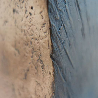 Chloe Desrousseaux, Atelier, matiere, Entendre MATIERE parler, transparence albatre, cire rouge, ecorce bouleau, sculpture, pierre, bronze