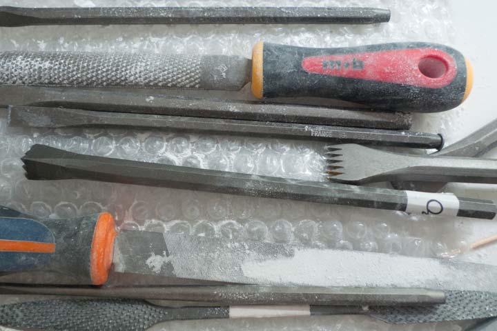 Chloe Desrousseaux, Atelier, matiere, Sculpture, Entendre MATIERE parler, transparence albatre, cire rouge, ecorce bouleau, sculpture ecorce