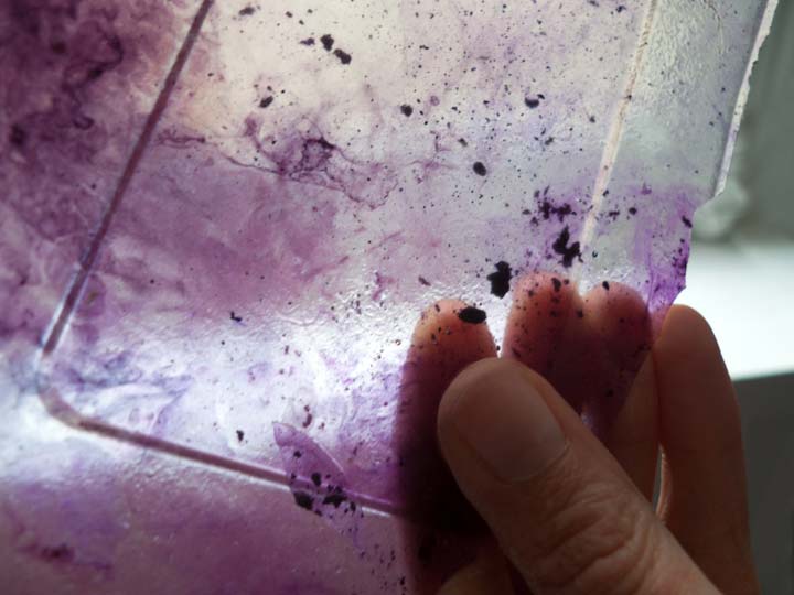 Chloe Desrousseaux, Atelier, matiere, Entendre MATIERE parler, transparence albatre, cire rouge, ecorce bouleau, sculpture, pierre, bronze