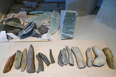 Chloe Desrousseaux, Atelier matiere, Entendre MATIERE parler, transparence albatre, cire rouge, ecorce bouleau, sculpture ecorce, sculpture