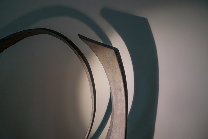 Equilibre, sculpture equlibre, Sculpture Bronze, sculpture acier, sculpture laiton, centre de gravite, trouver centre de gravite, juste place