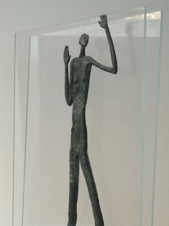 Chloe desrousseaux, Barbe Bleue, Sculpture Bronze, sculpture plexiglass, predateur inne, psyche de femme, manquer d’air, espace de vie, pouvoir 